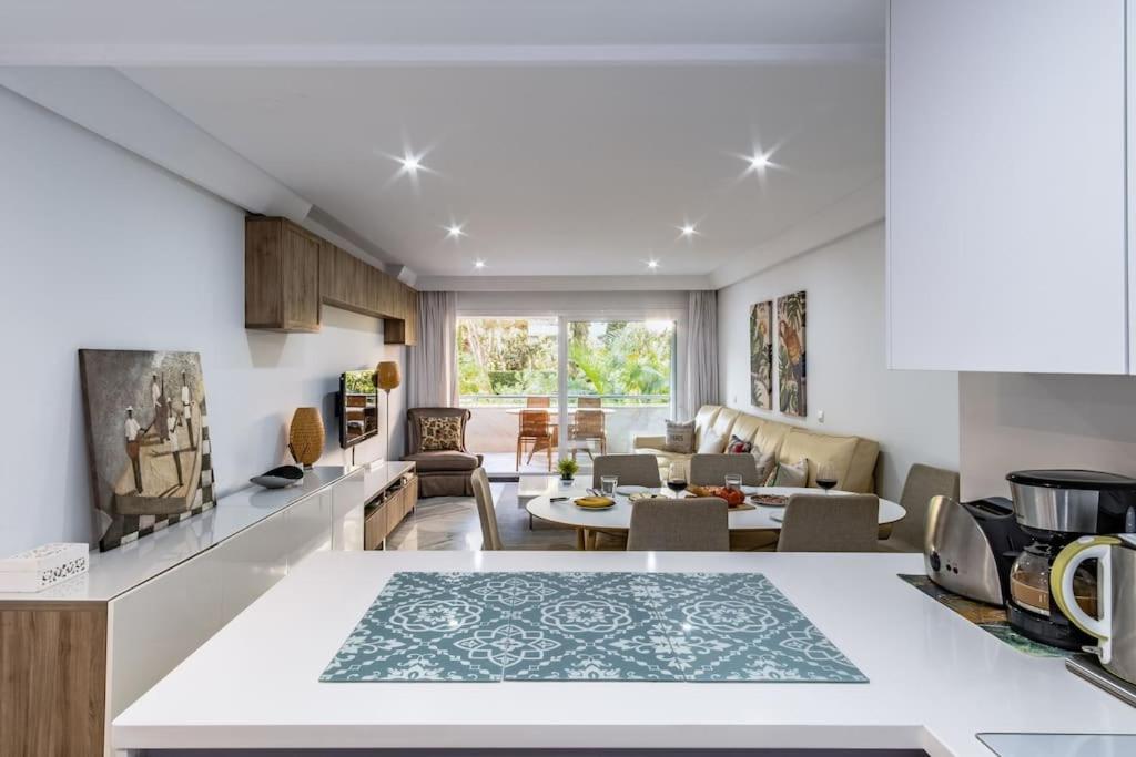 Apartment 1st Line Exclusive In Heart Of The Golden Mile
